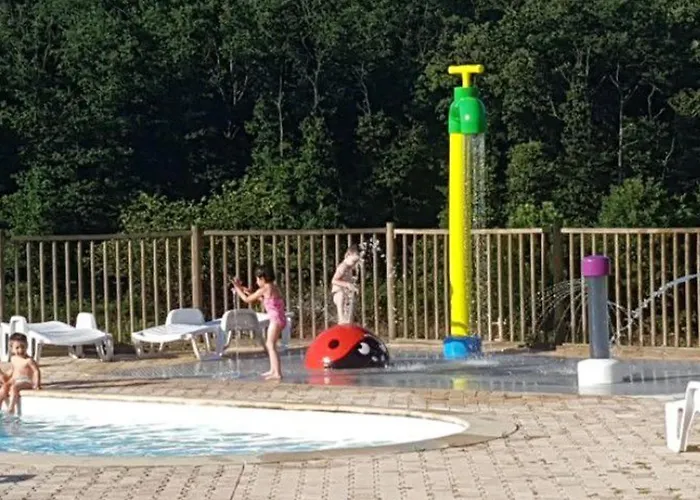 Cosy Avec Terrasse A - Emplacement Idyllique - Api-1-52-380 Naucelle