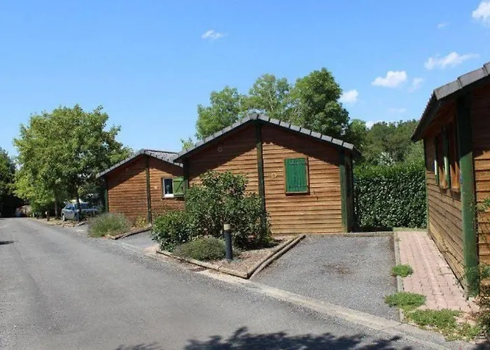 Κάμπινγκ Cosy Avec Terrasse A - Emplacement Idyllique - Api-1-52-380 Naucelle